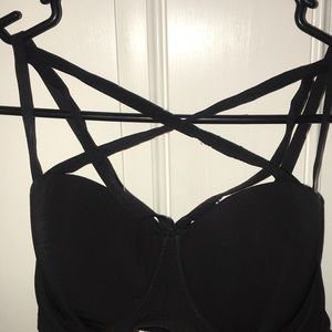 Crossed front bra